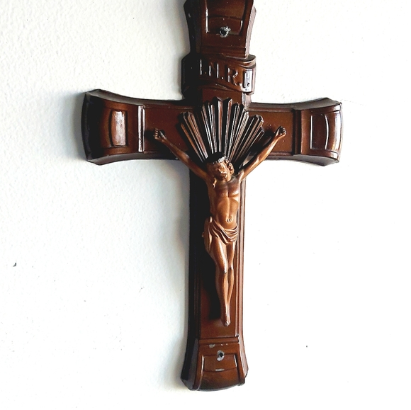 Metal crucifix in shades of brown and bronze. - Picture 6 of 9